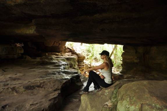 Descanso na bela formação conhecida como Casa de Pedra, no Parque Nacional da Chapada dos Guimarães, em Mato Grosso